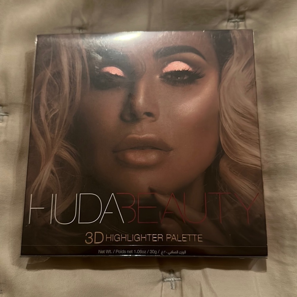 New Hua Beauty 3D Highlighter Palette in Pink Sands